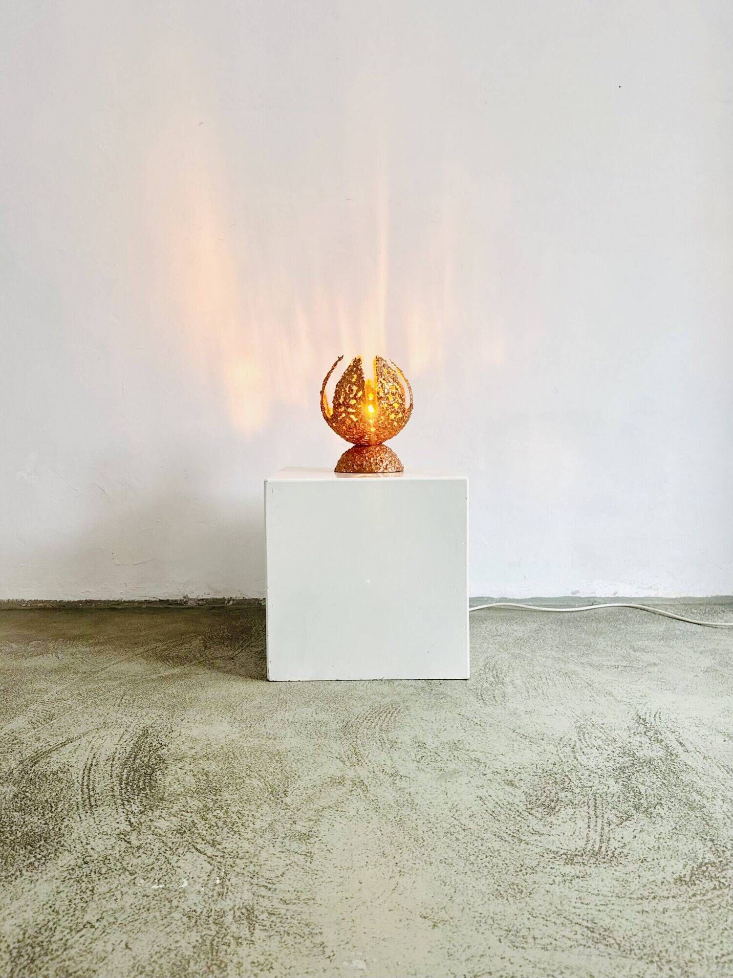 Sculptural Brutalist Table Lamp In Copper By Aimo Tukiainen For Oy Moonlight, Finland 1970S