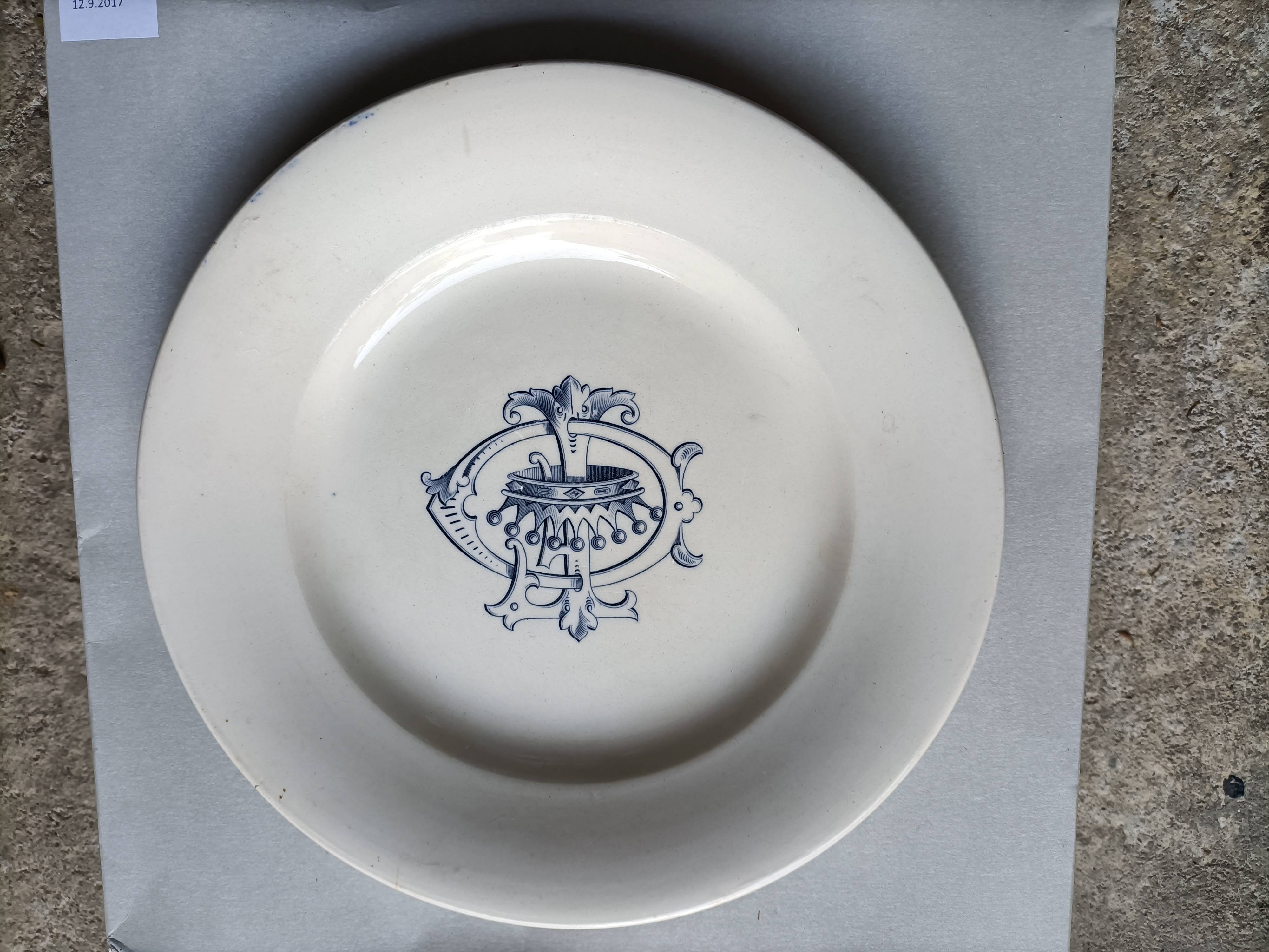 Sarreguemines plate, numbered 'FD' with county crown
