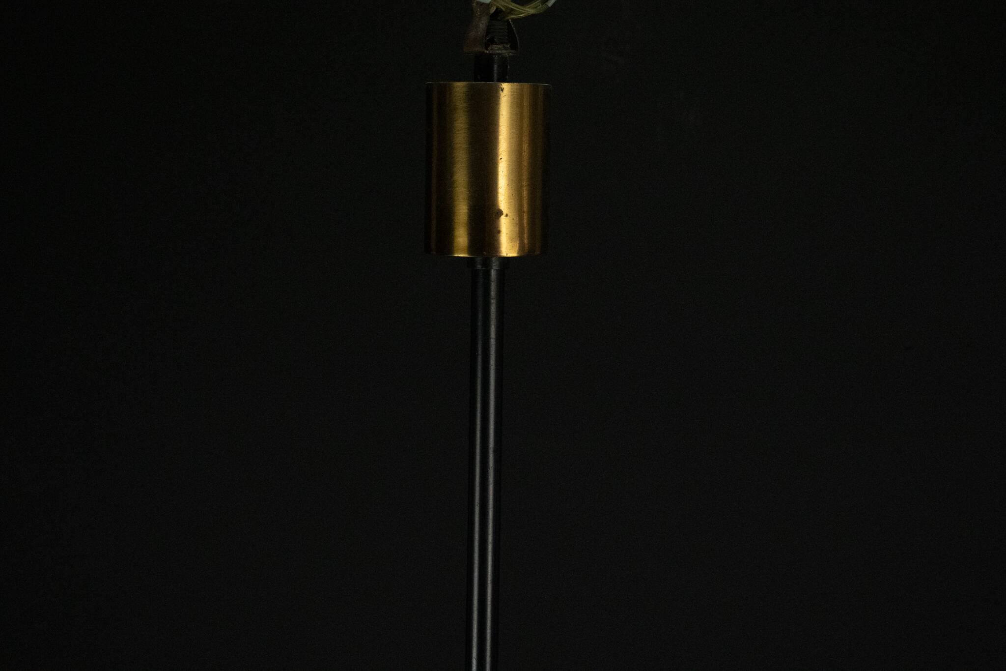 Mid-Century 8 arms Stilnovo chandelier in opaline, brass and red lacquer.