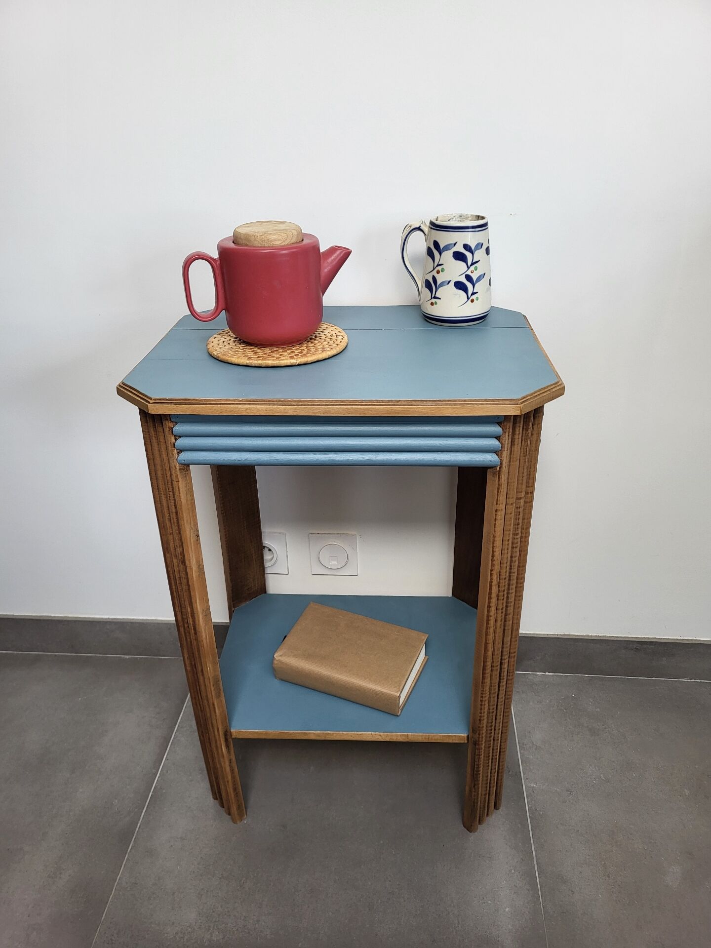 Selette side table