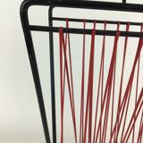 Metal and scoubidous magazine door