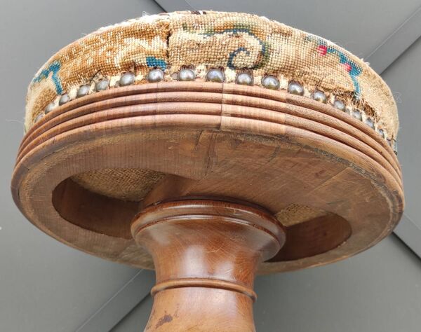 Ancien tabouret de piano