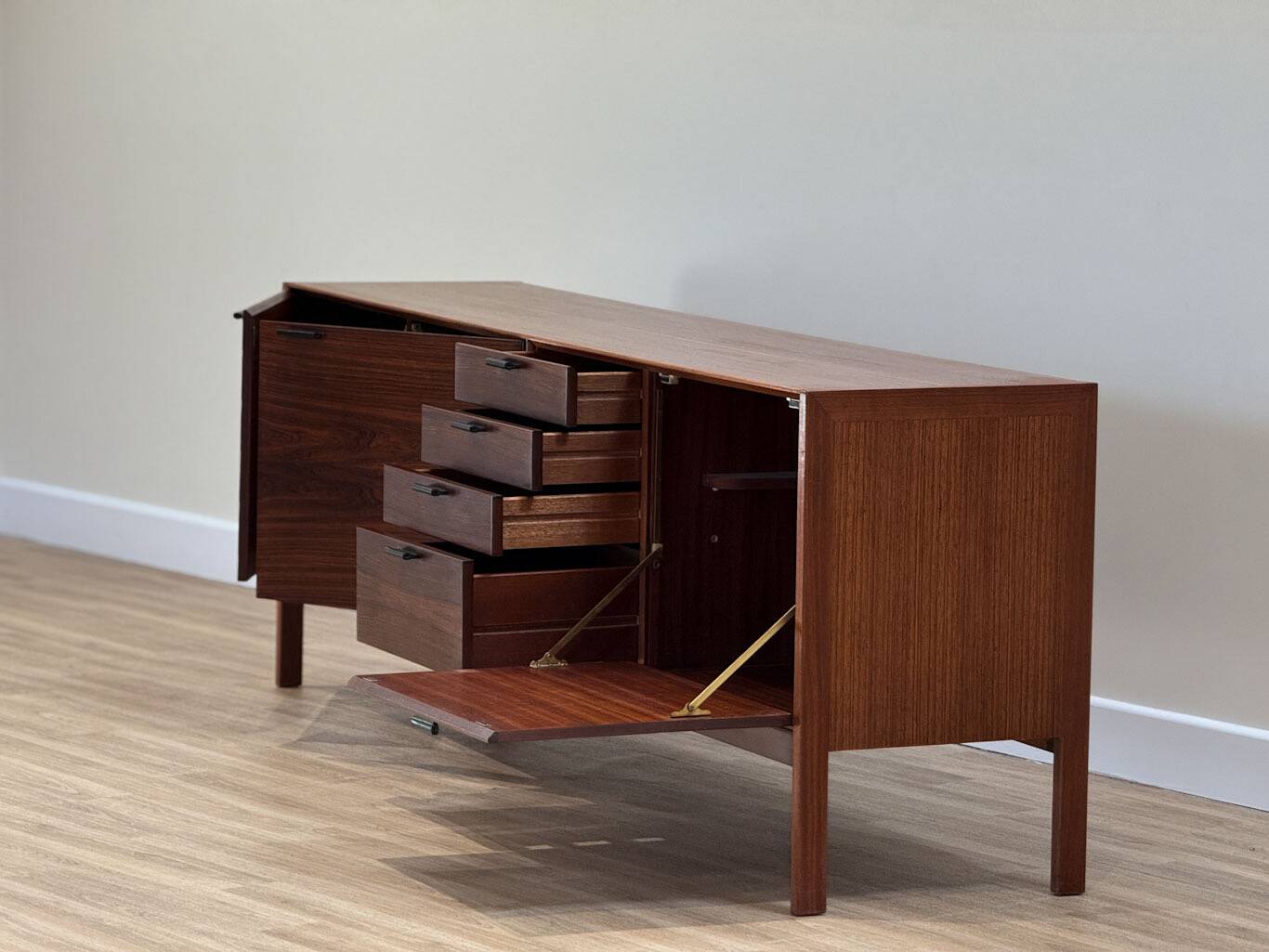 Rosewood sideboard (Robert Heritage for Meredew)