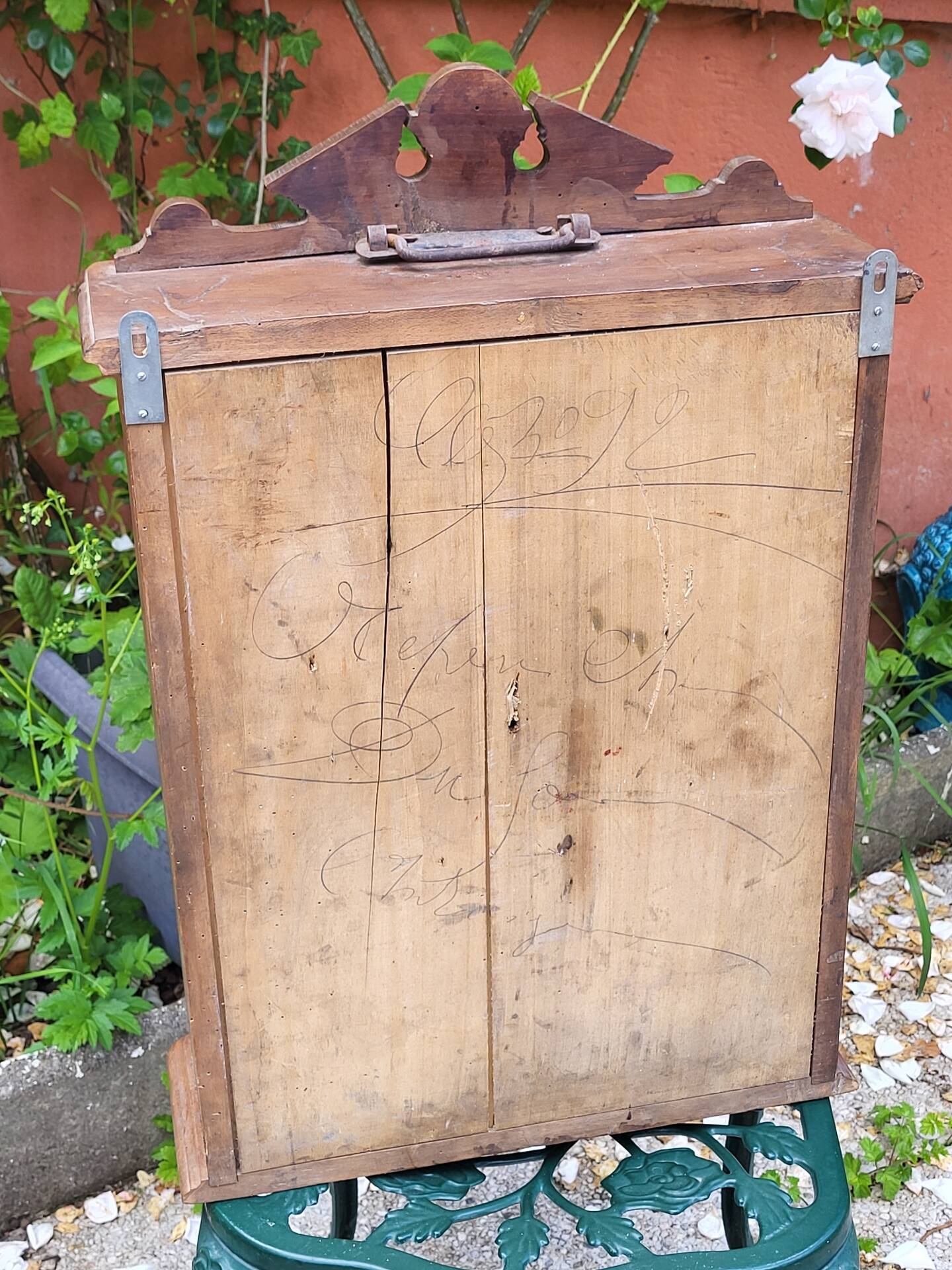 Wall cabinet