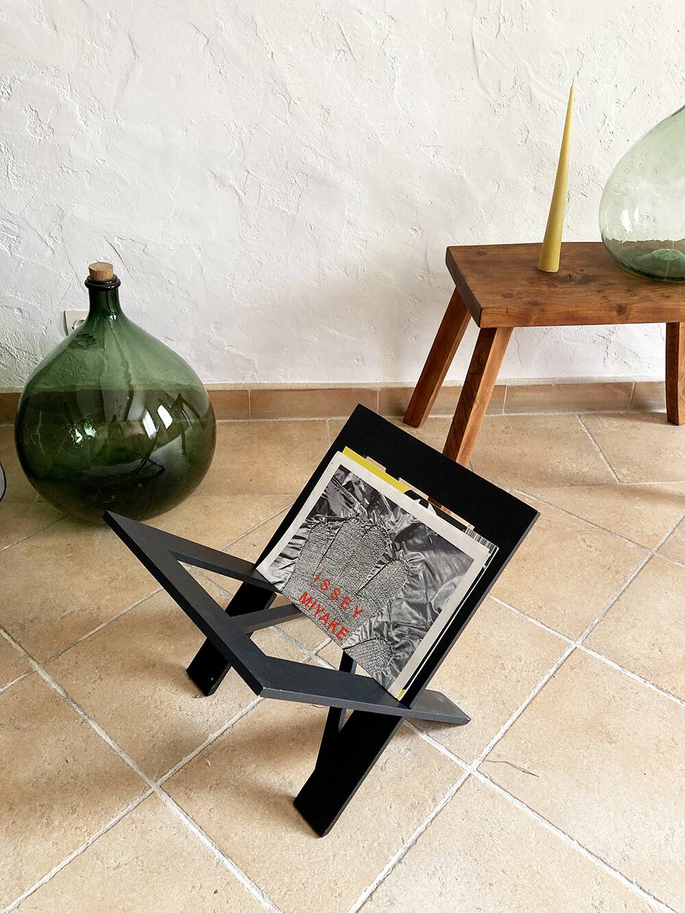 Geometric wooden magazine rack