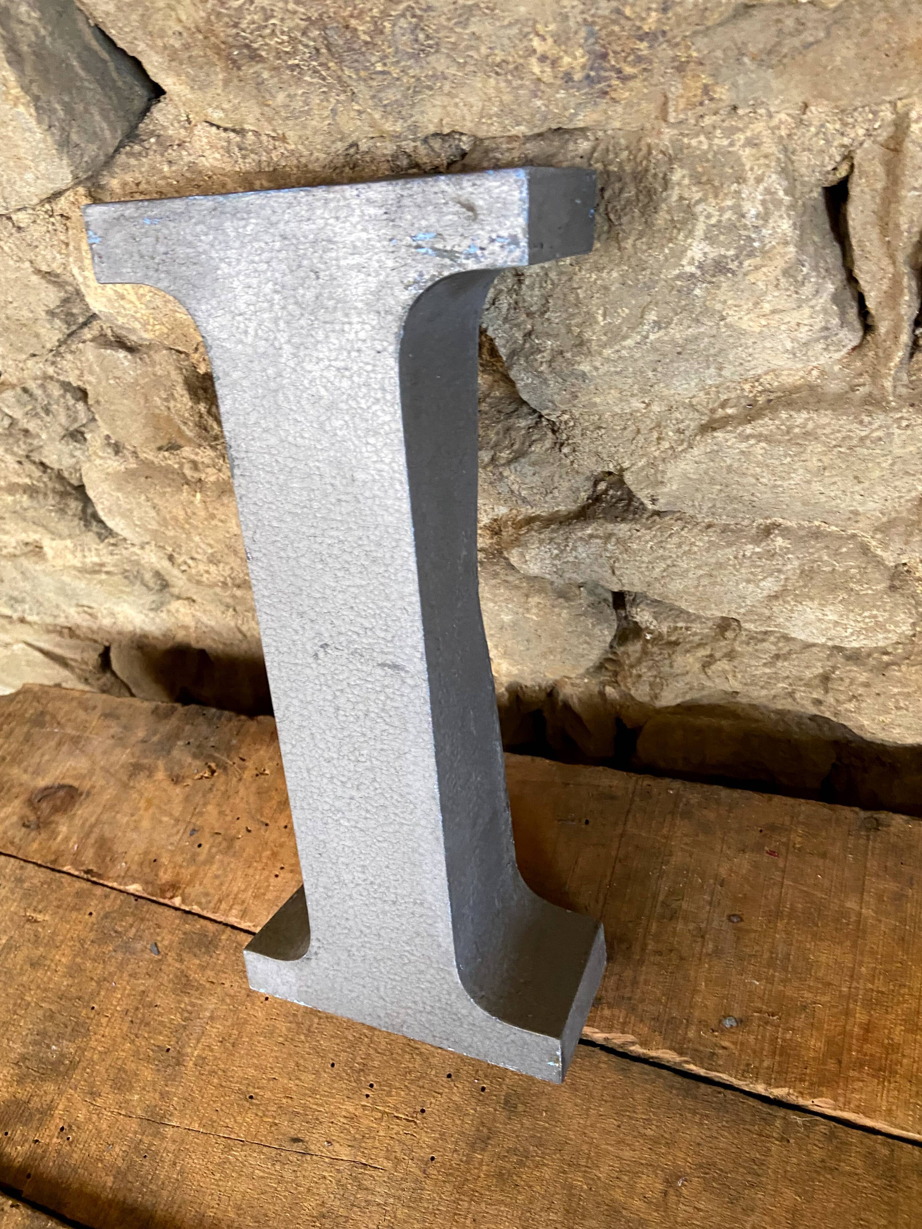 Letter metal I