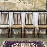 Suite de 4 chaises en teck des années 70