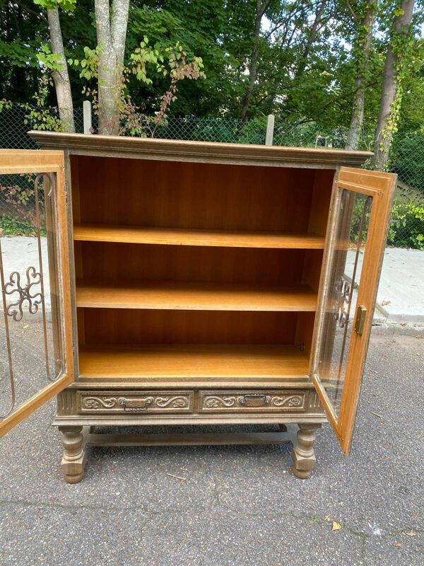 Vitrine renaissance espagnol en bois massif patiné