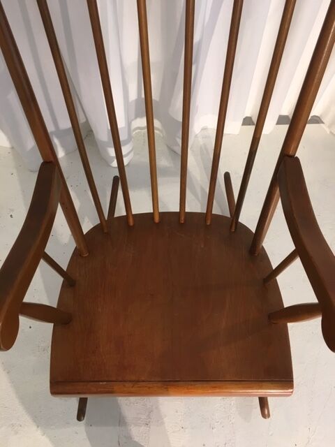 Rocking chair in blond wood