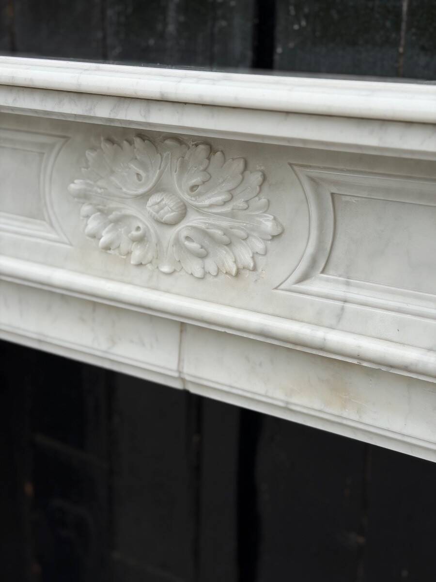Louis XVI style fireplace in Carrara marble, circa 1880.