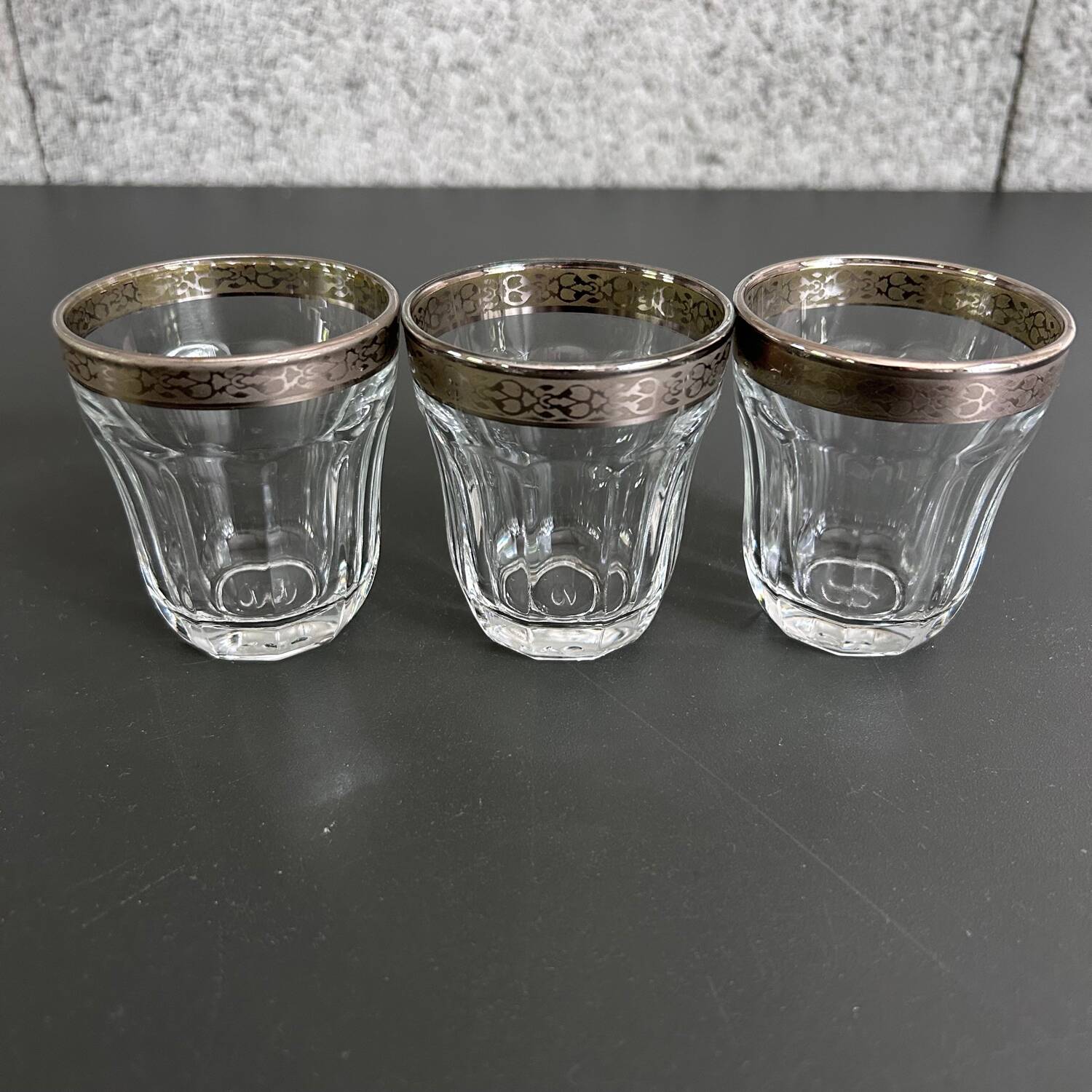 Lot de 3 verres anciens décor argent