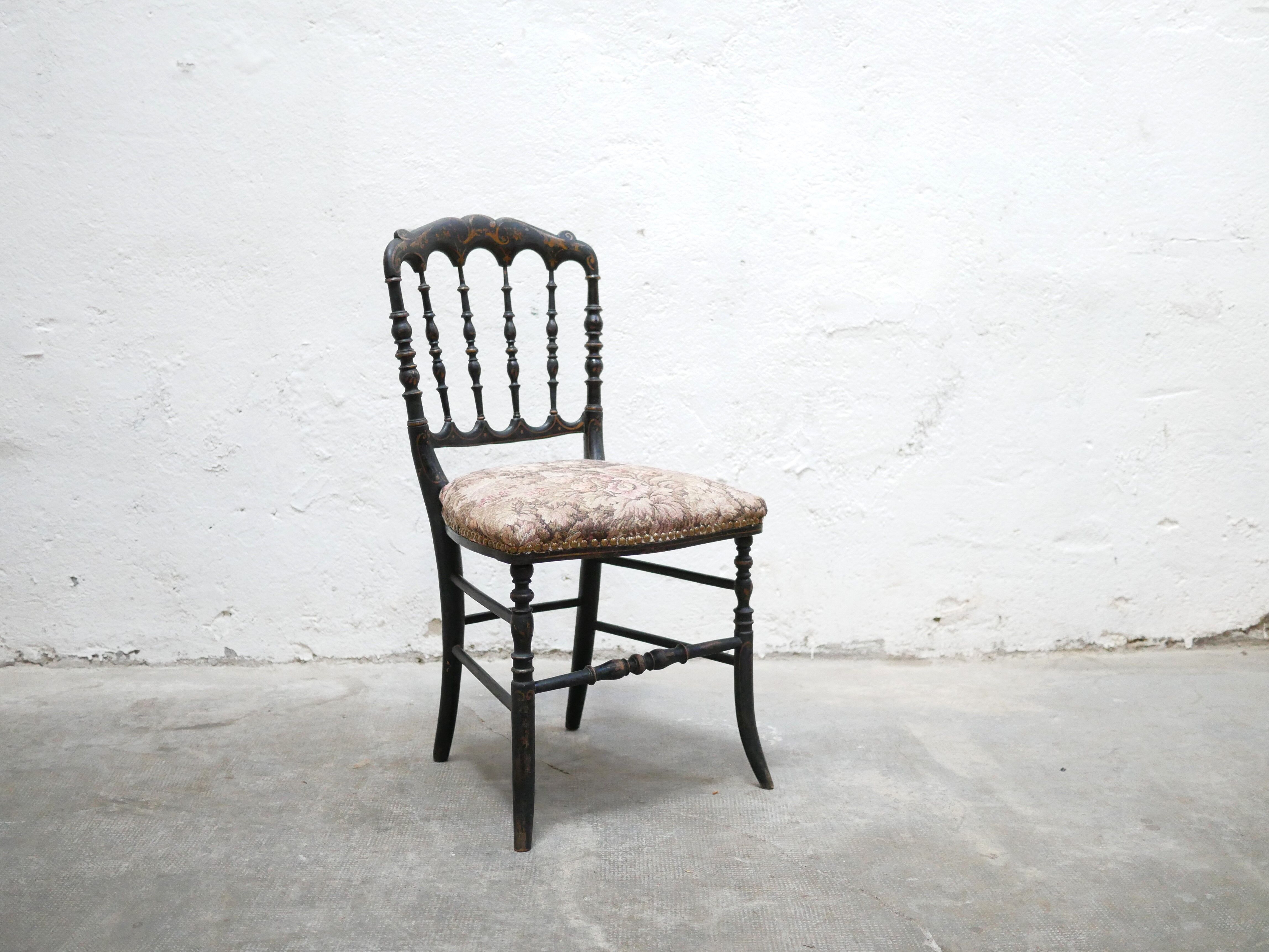 Antique Napoleon III chair in wood and fabric