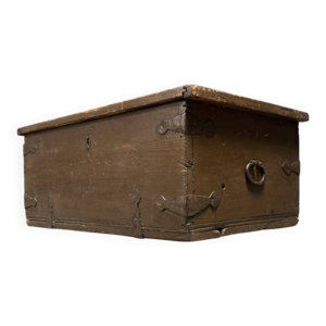 Coffre en bois suédois