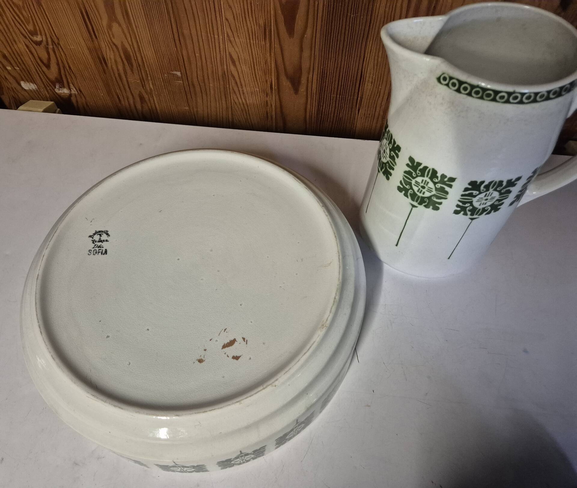 Basin and bowl Badonviller model Sofia white ceramic with green patterns.