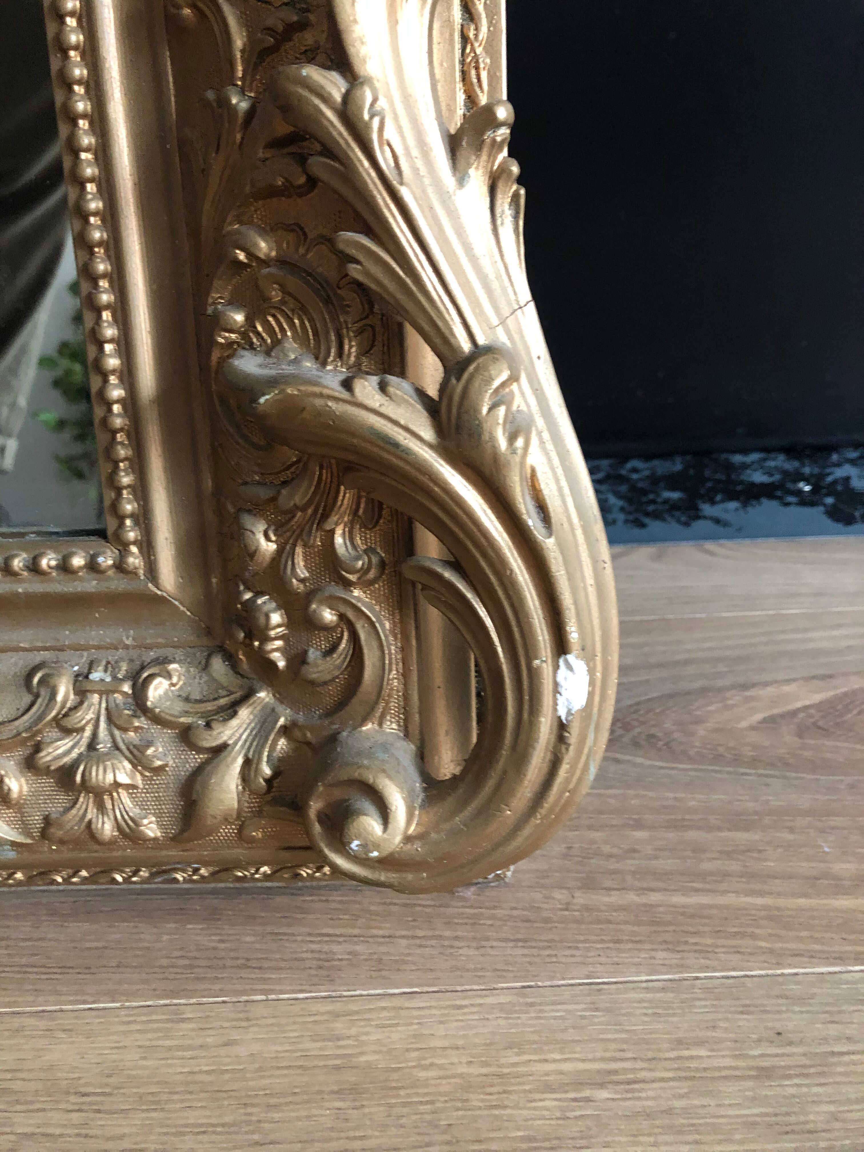 Gilded mirror with pediment XIXth century, 86x136