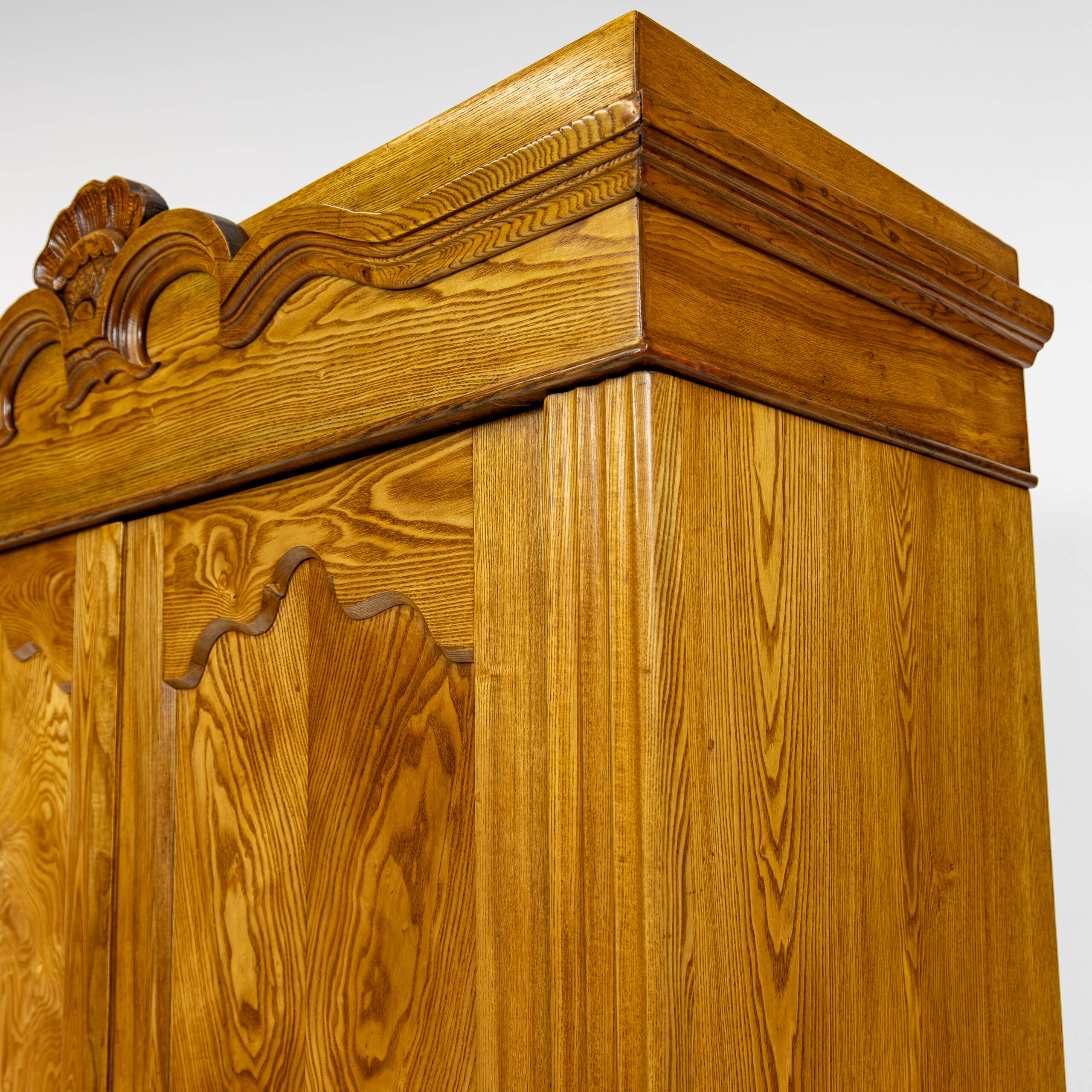 Armoire Louis-Philippe en frêne massif - 1835-1850