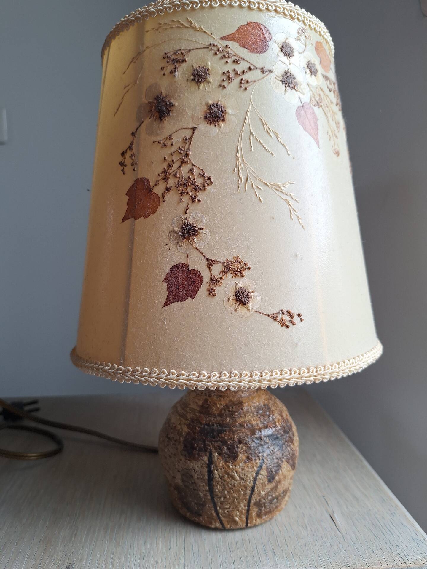 Lampe en grès et fleurs séchées atelier " Le Trident " Vallauris