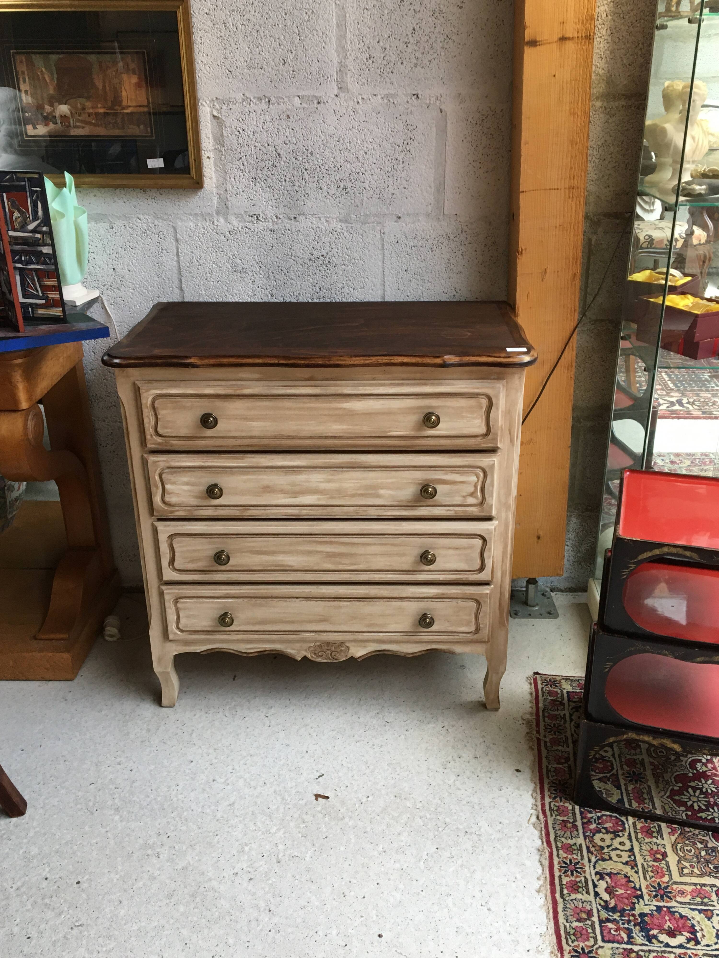 Neoclassical chest of drawers