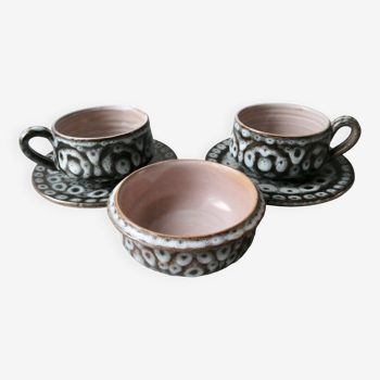2 cups, 2 saucers and a Vallauris bowl from the 60s
