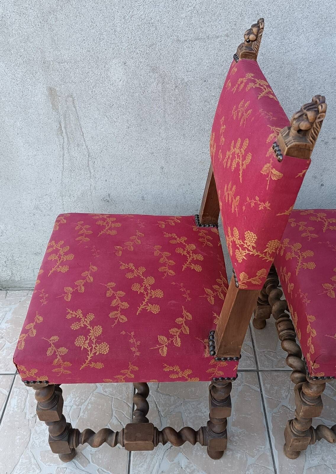 Pair of Louis XIII chairs in walnut, 19th century.