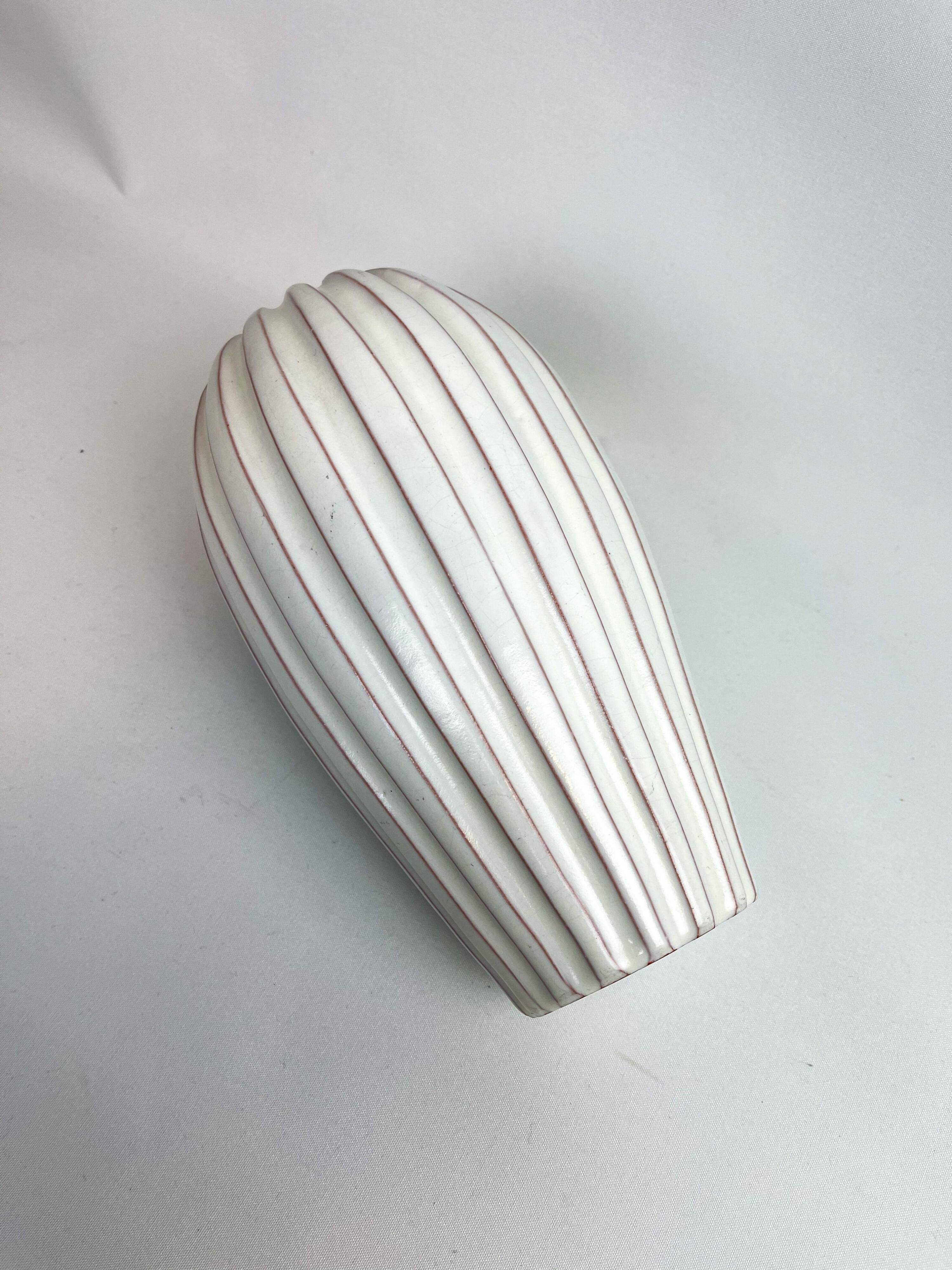 Mid-century vase by Vicke Lindstrand, 1940s, Sweden