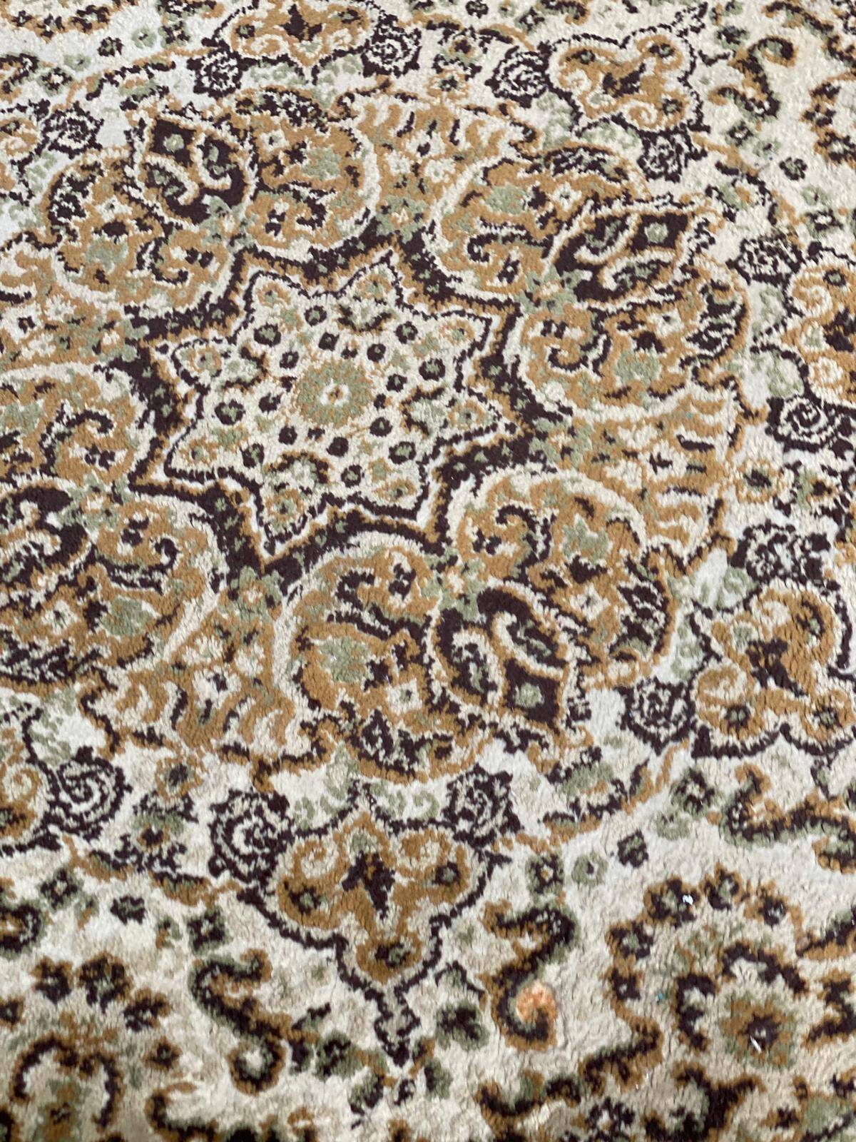 Round Persian wool rug 140cm