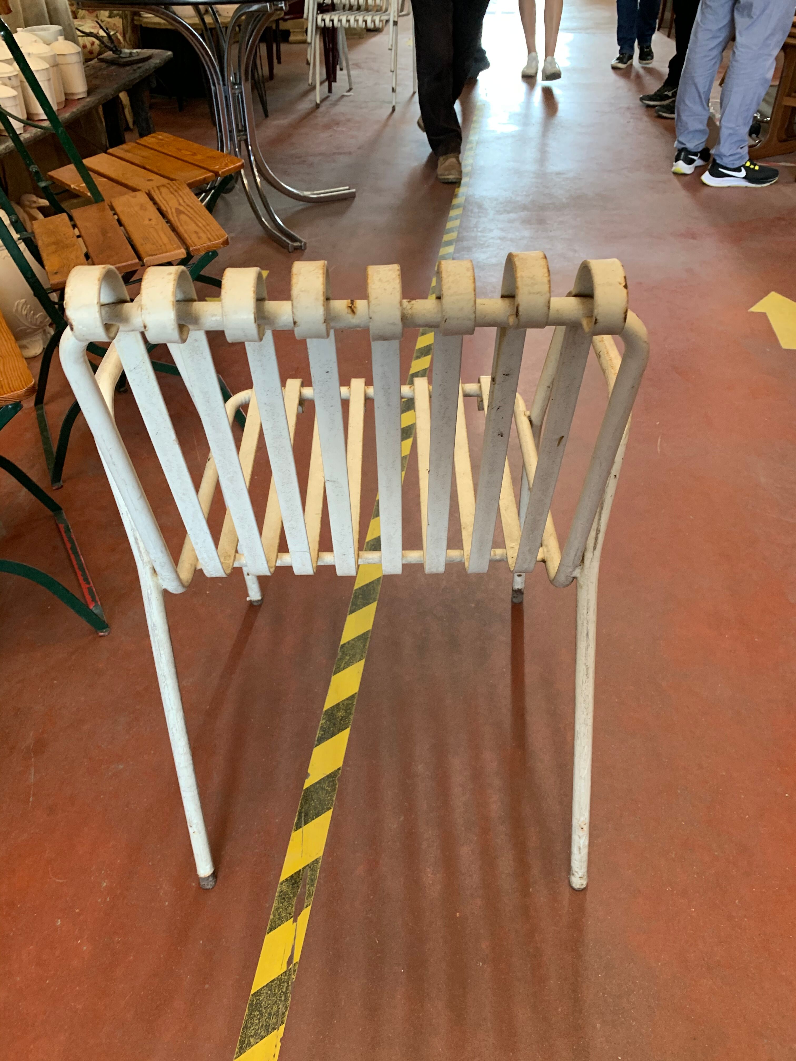 Lot of 5 garden chairs