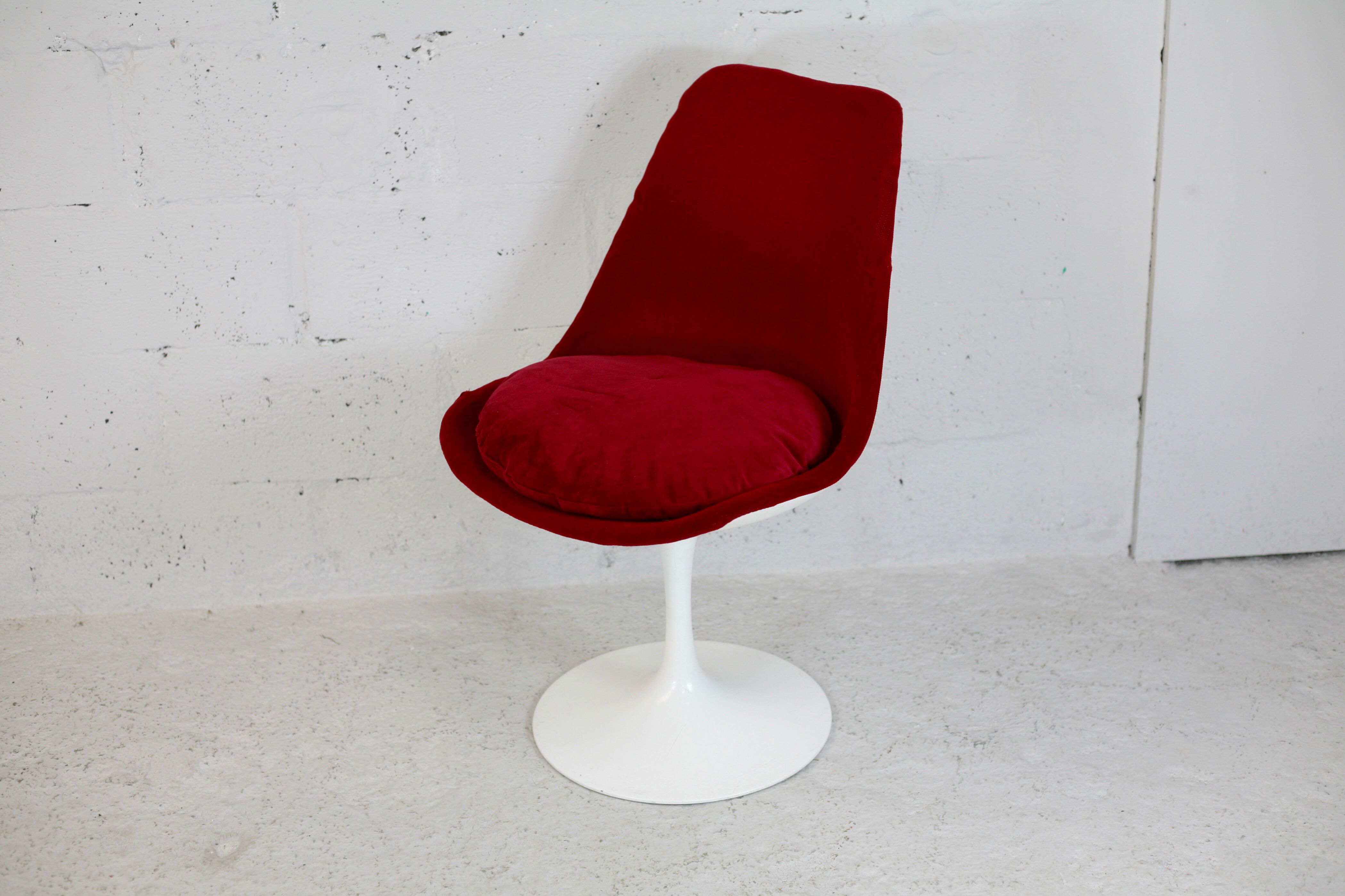 Knoll non-swivel Tulip chair, USA, circa 1960