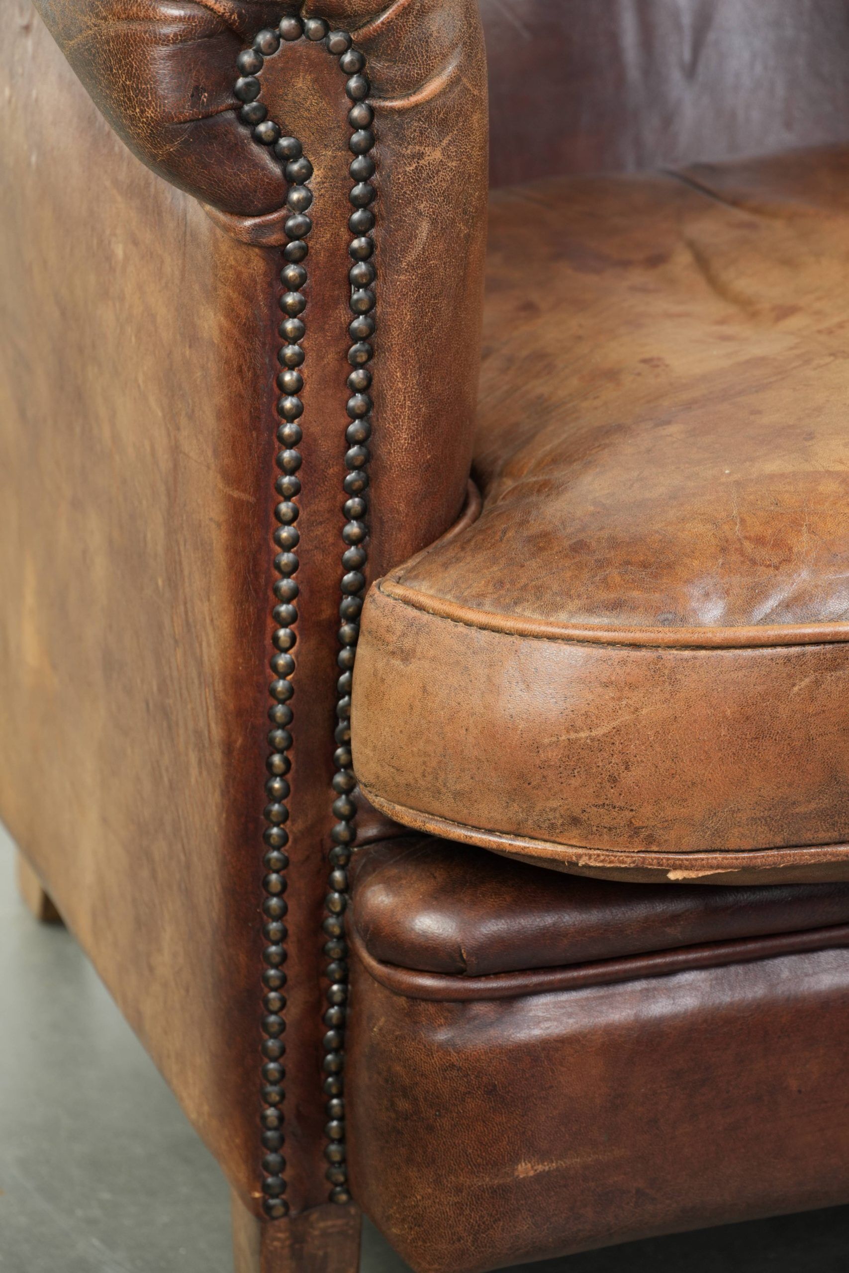 Fauteuil club en cuir de mouton vintage