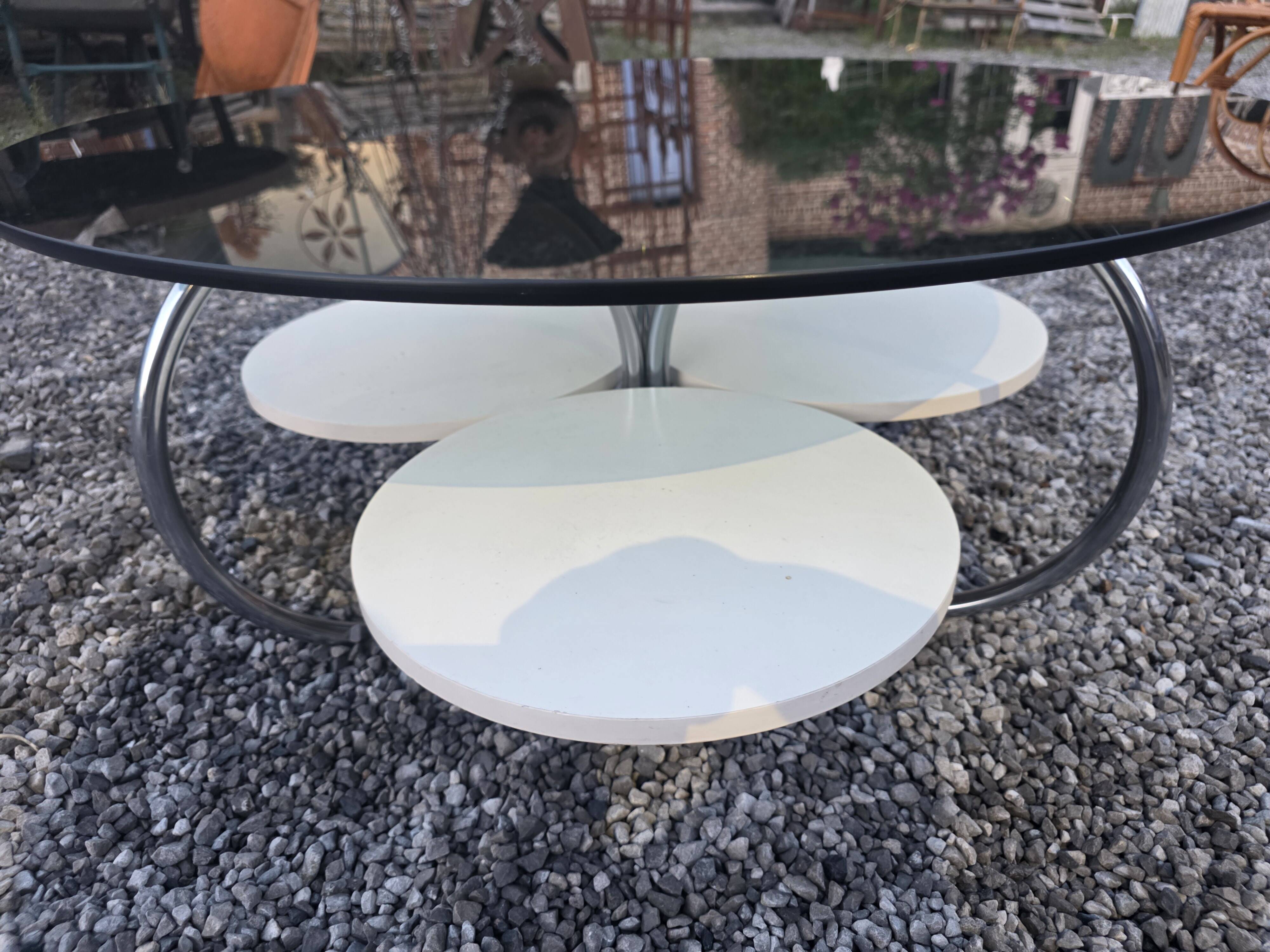 Table basse en verre fumé pied chromé des années 70