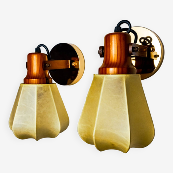 Pair of articulated "Cocoon" wall lights, resin and pine, Italy, 1970