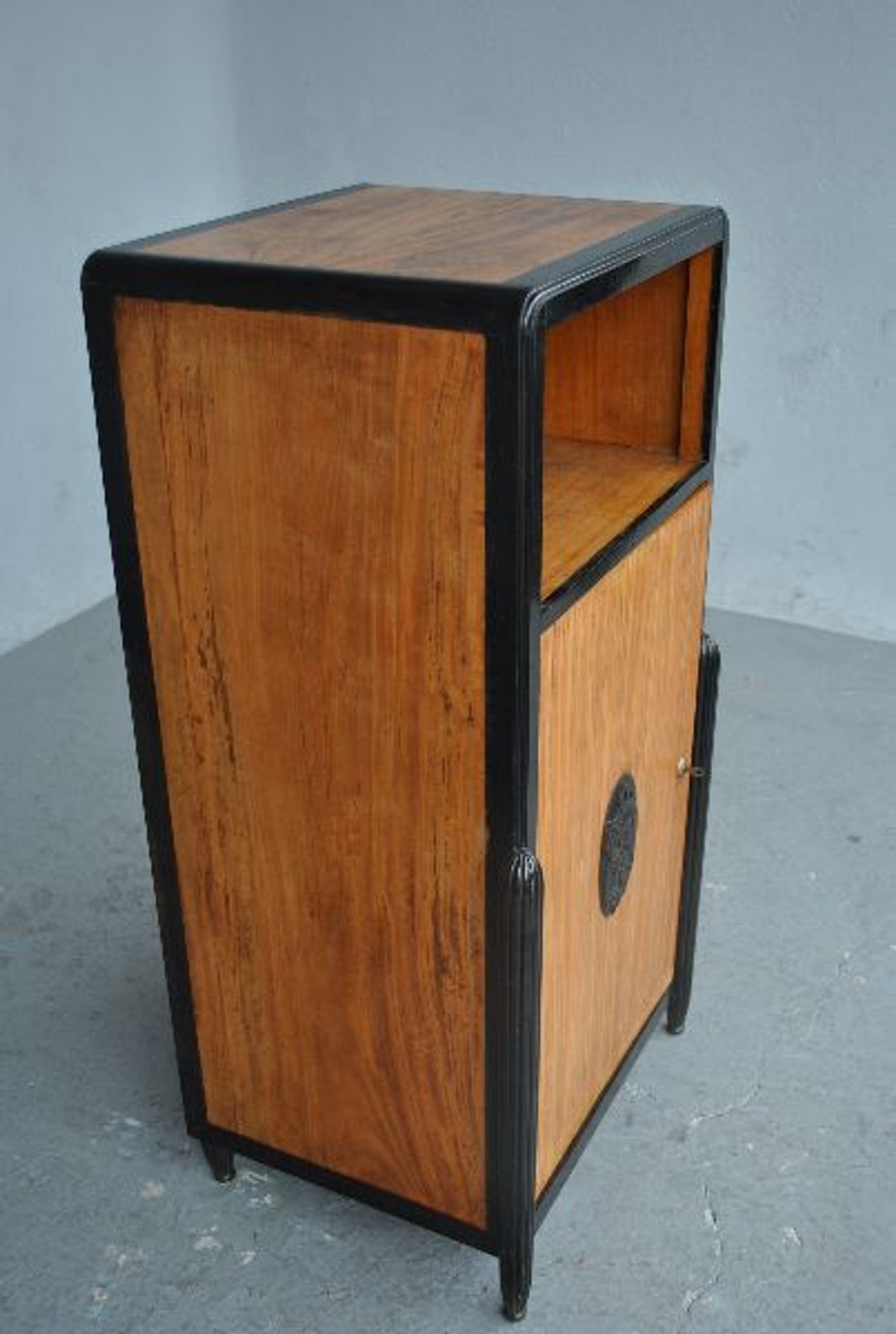 Bahut haut Art déco 1930 cartouche ébène