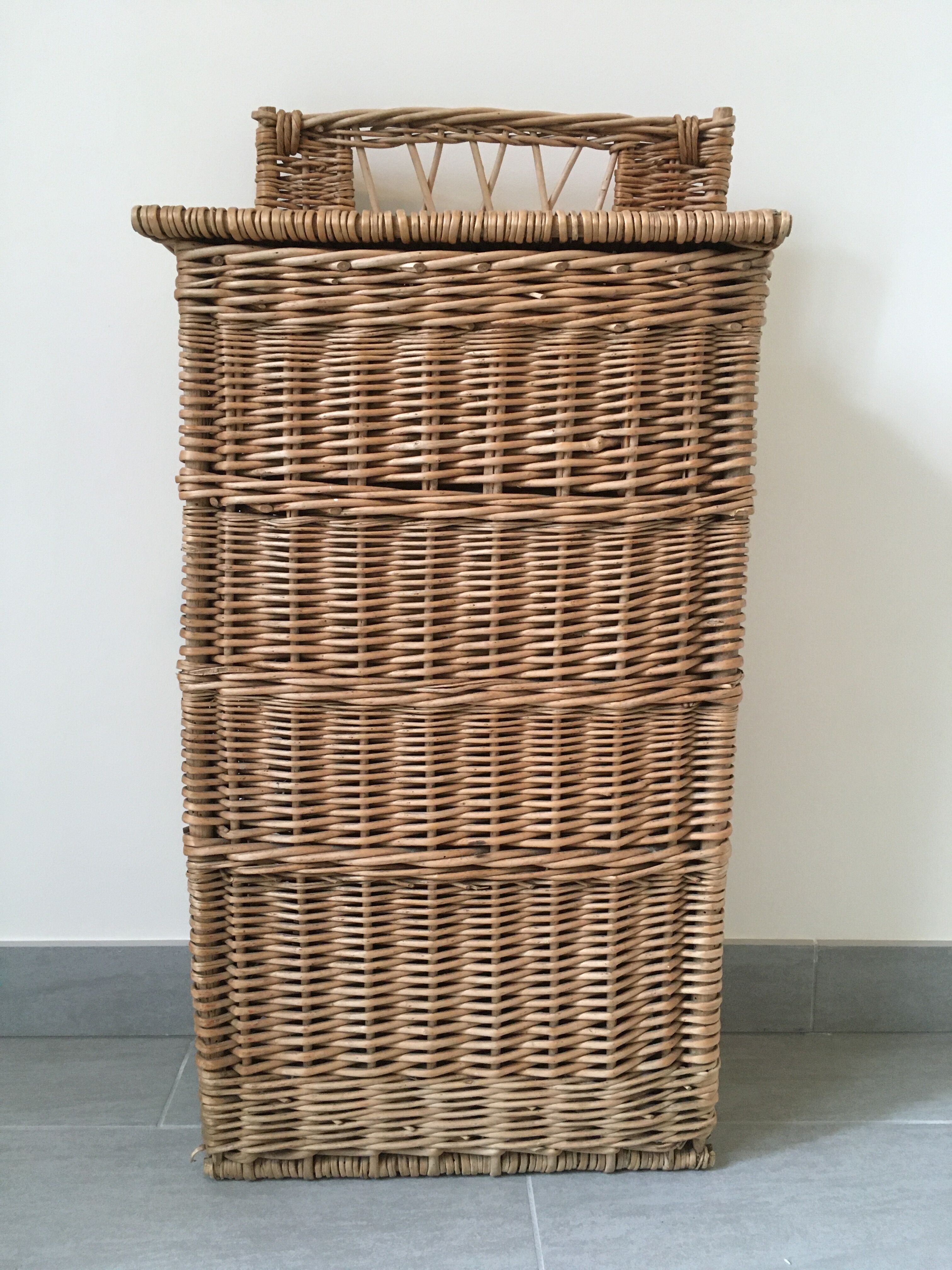 Clothes basket or wicker bread hut