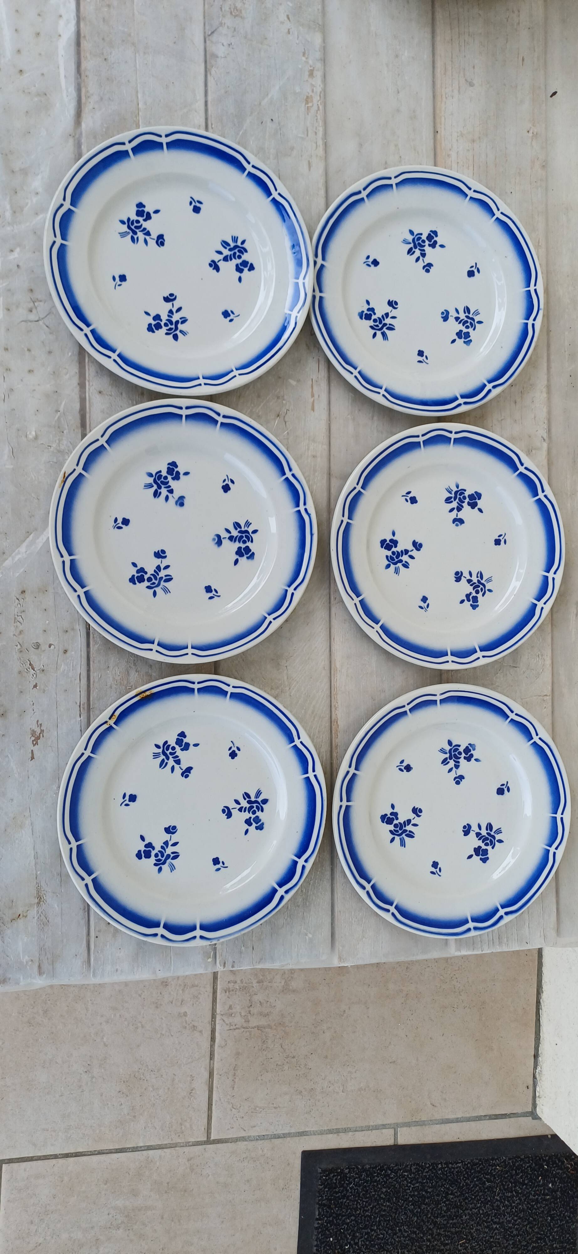 Assiettes plates creuses et à dessert