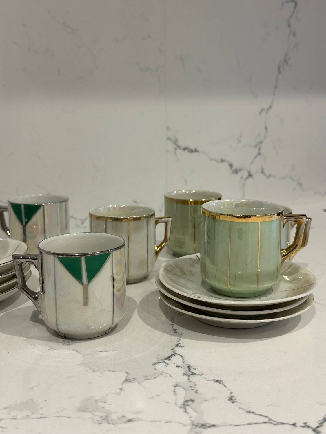 Ensemble de tasses et sous-tasses Art déco