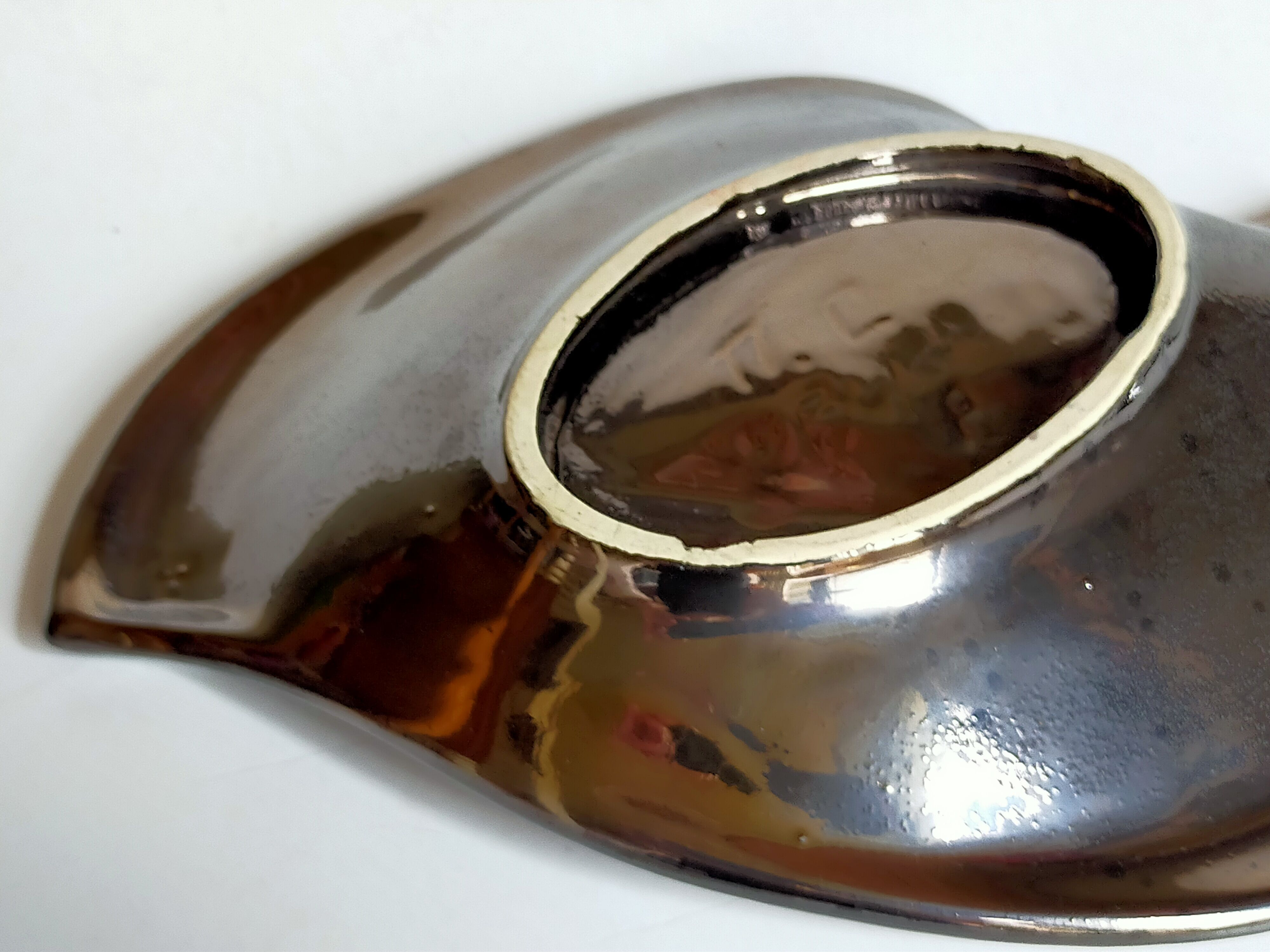 Free-form vacuum-pockets metal enamel French