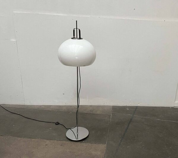 Lampe sur pied Lucerna modèle Space Age italien moderne du milieu du siècle par Guzzini pour iGuzzini, années 1960