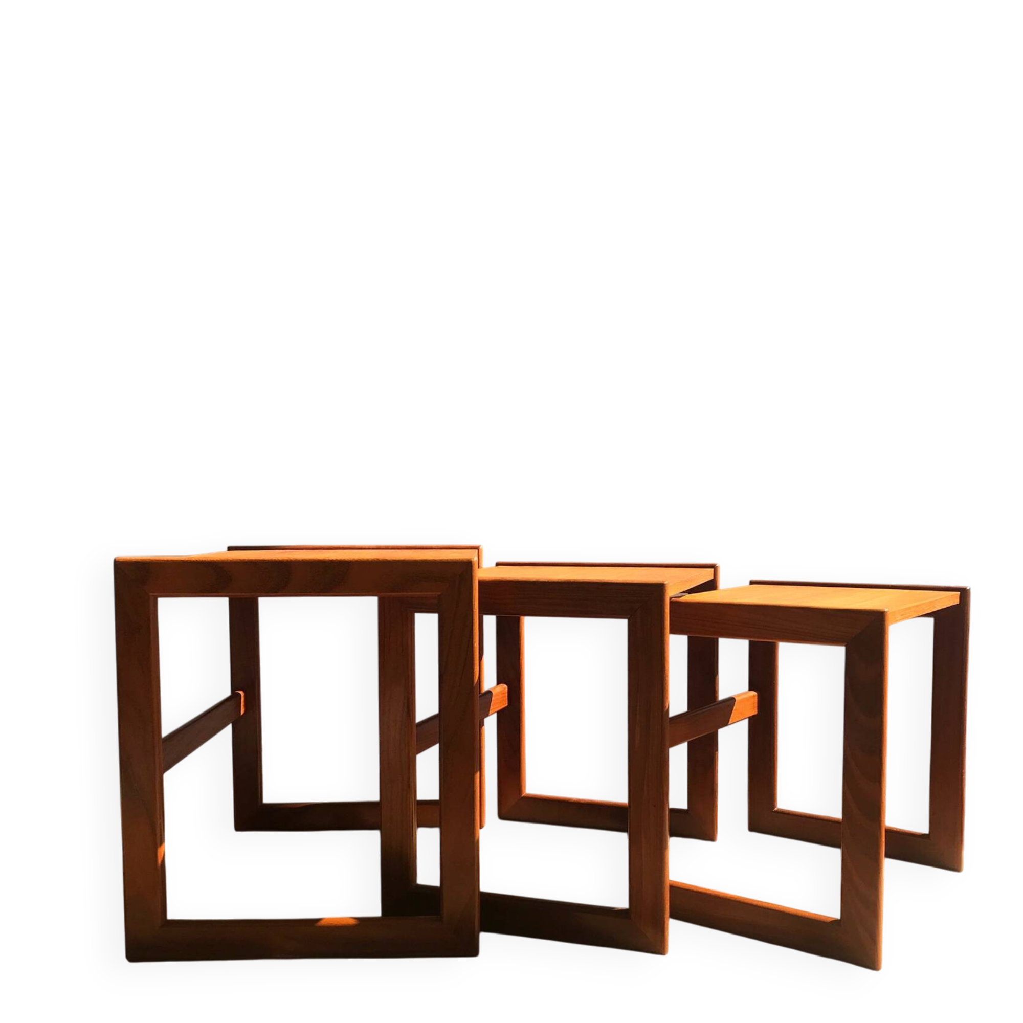 Ensemble de 3 tables gigognes en teck