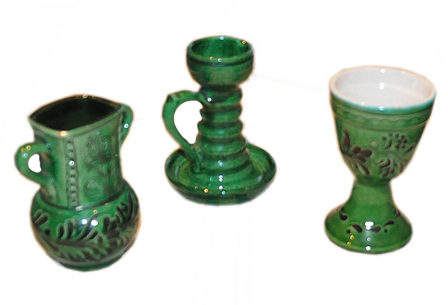 Set vintage en céramique émaillée verte, décor folk hongrois — lot de 3 pièces