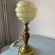 Ancienne lampe en céramique et laiton, globe verre de Clichy