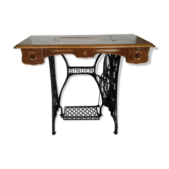 Console with sewing machine foot