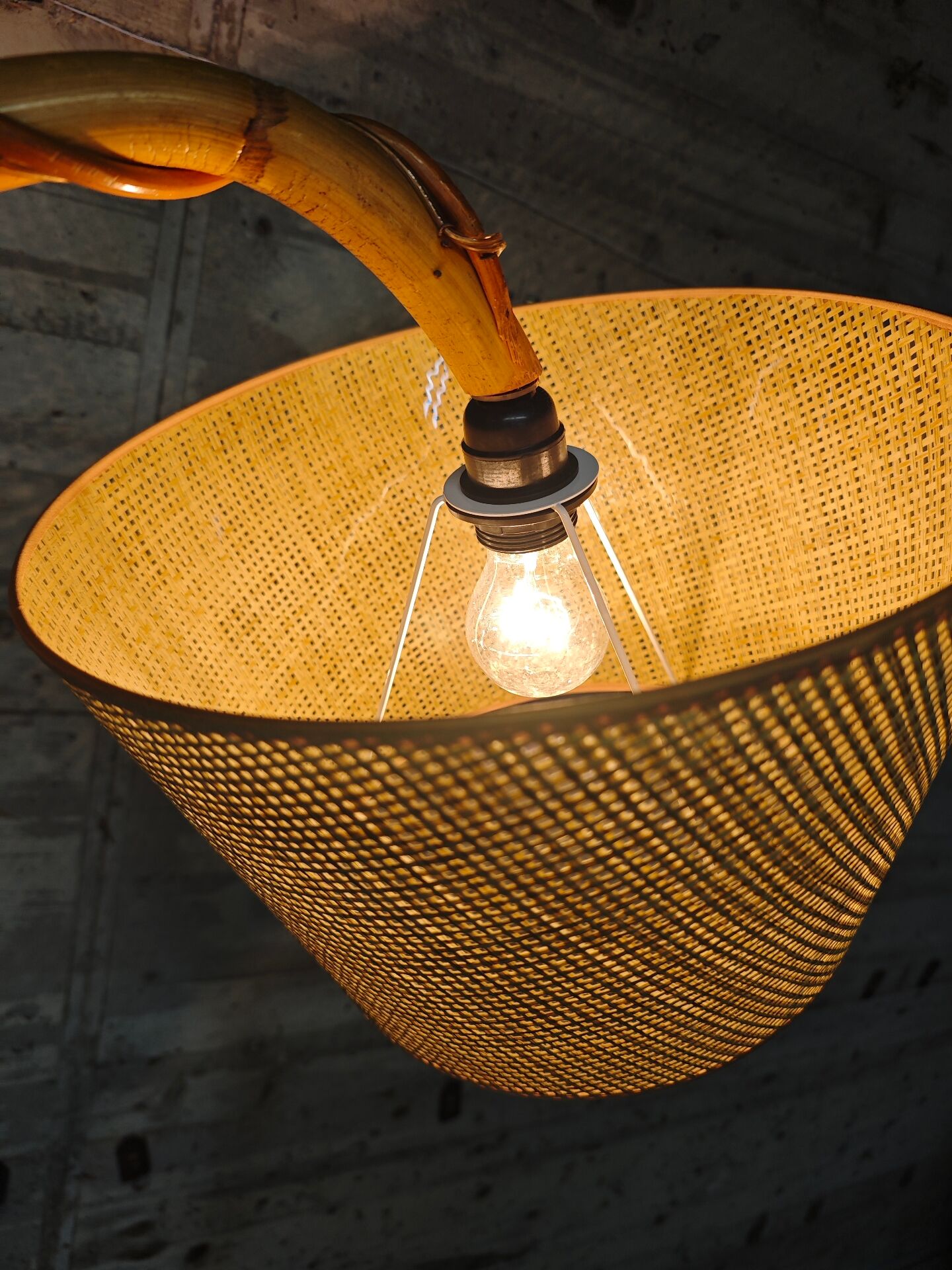 Lampadaire vintage en rotin