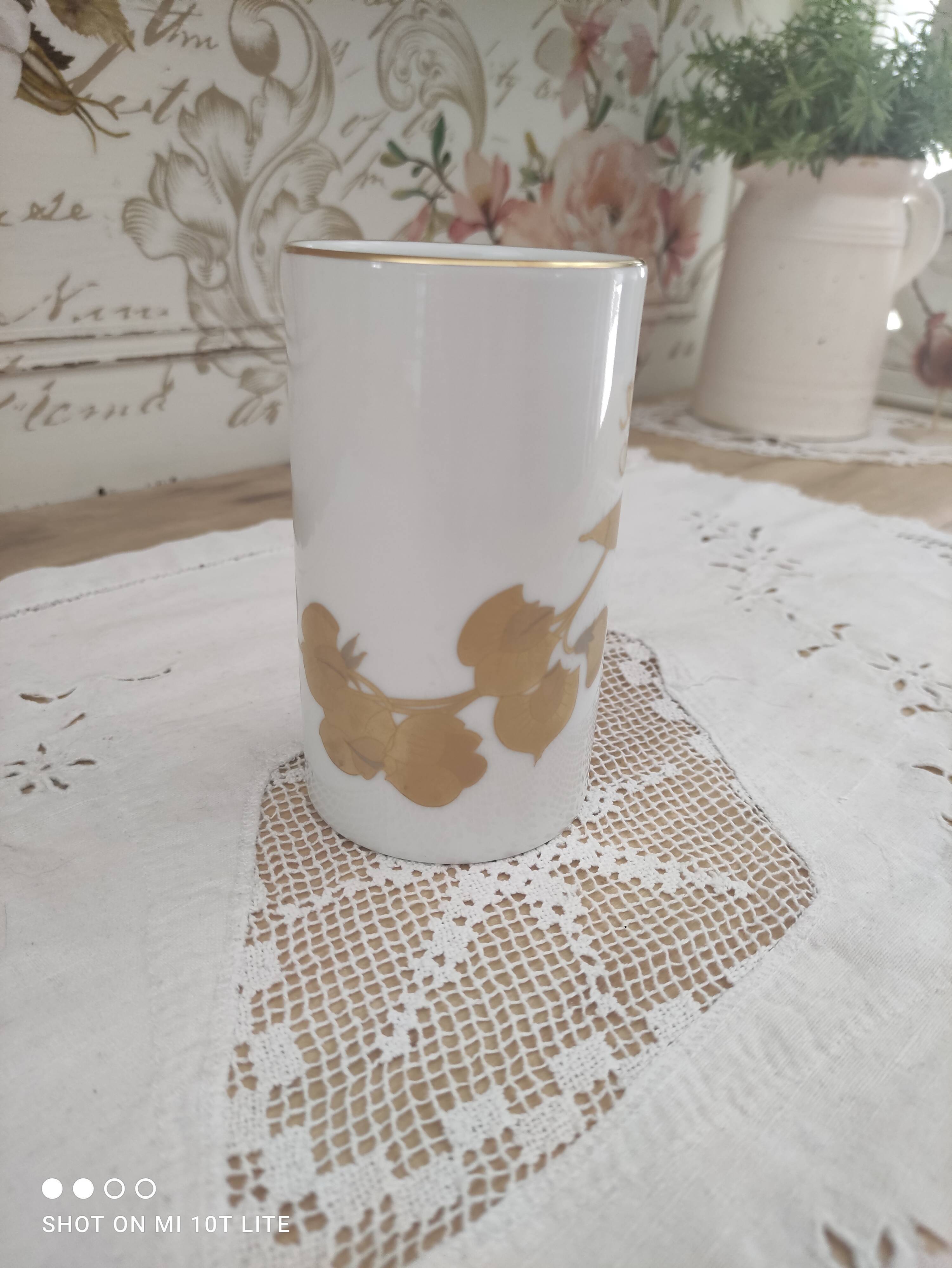 White porcelain vase decoration foliage gold "Léonard Paris" decoration Montebello