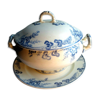 Tureen XIXth Creil Montereau on round serving dish, Richelieu model