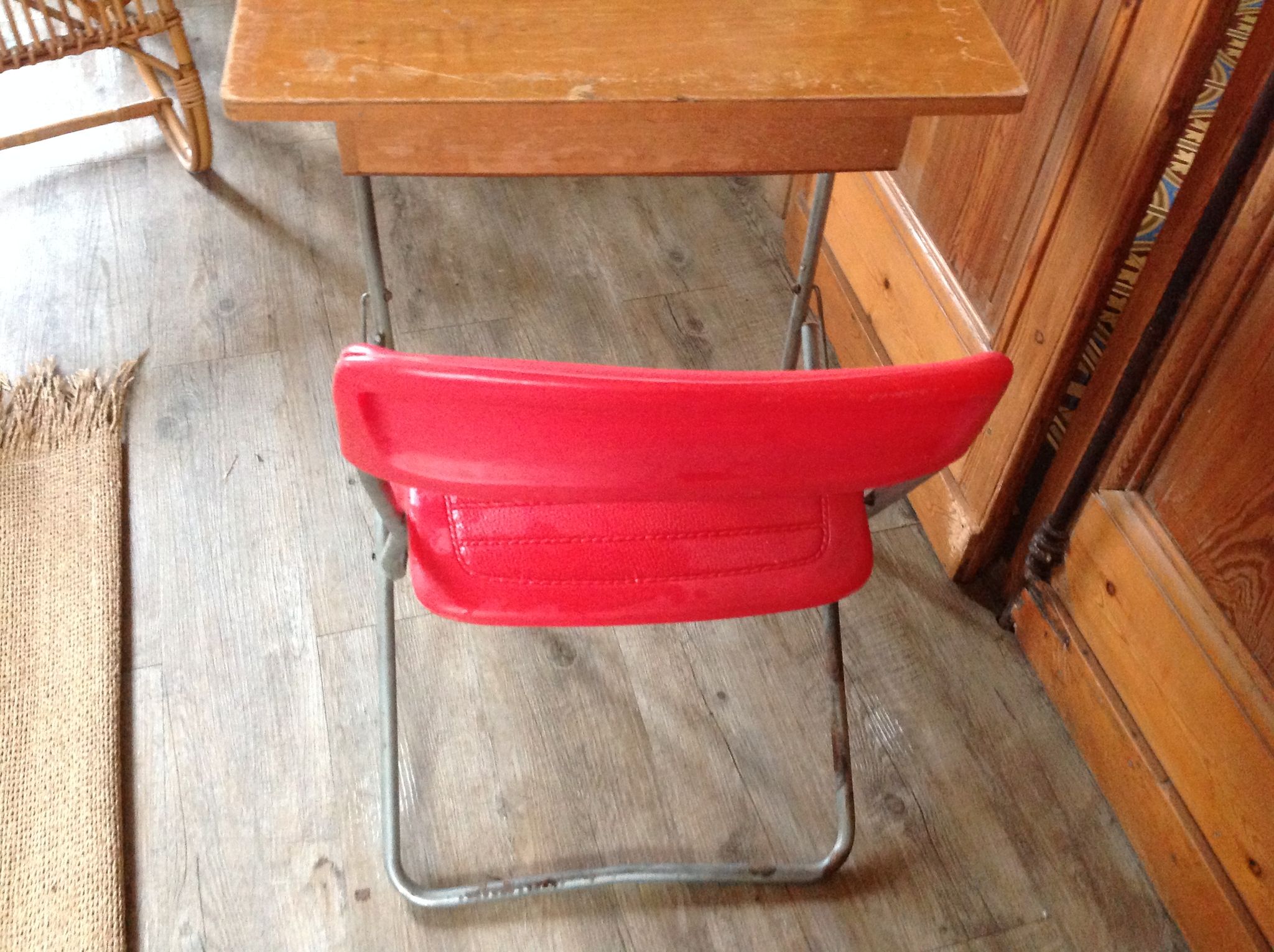 Folding child desk