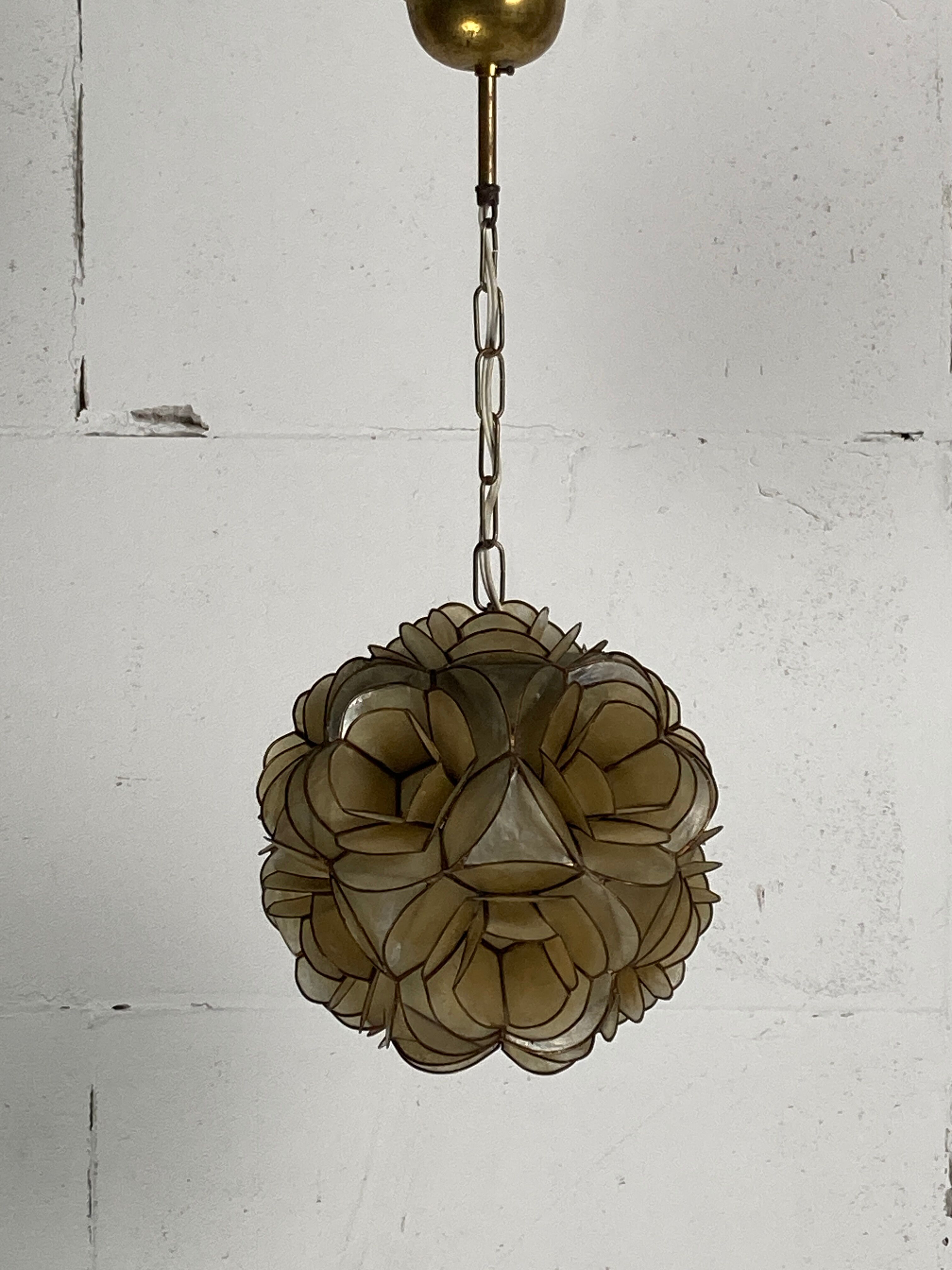 Suspension fleur Capiz « nacre », Allemagne 1960 par Rausch