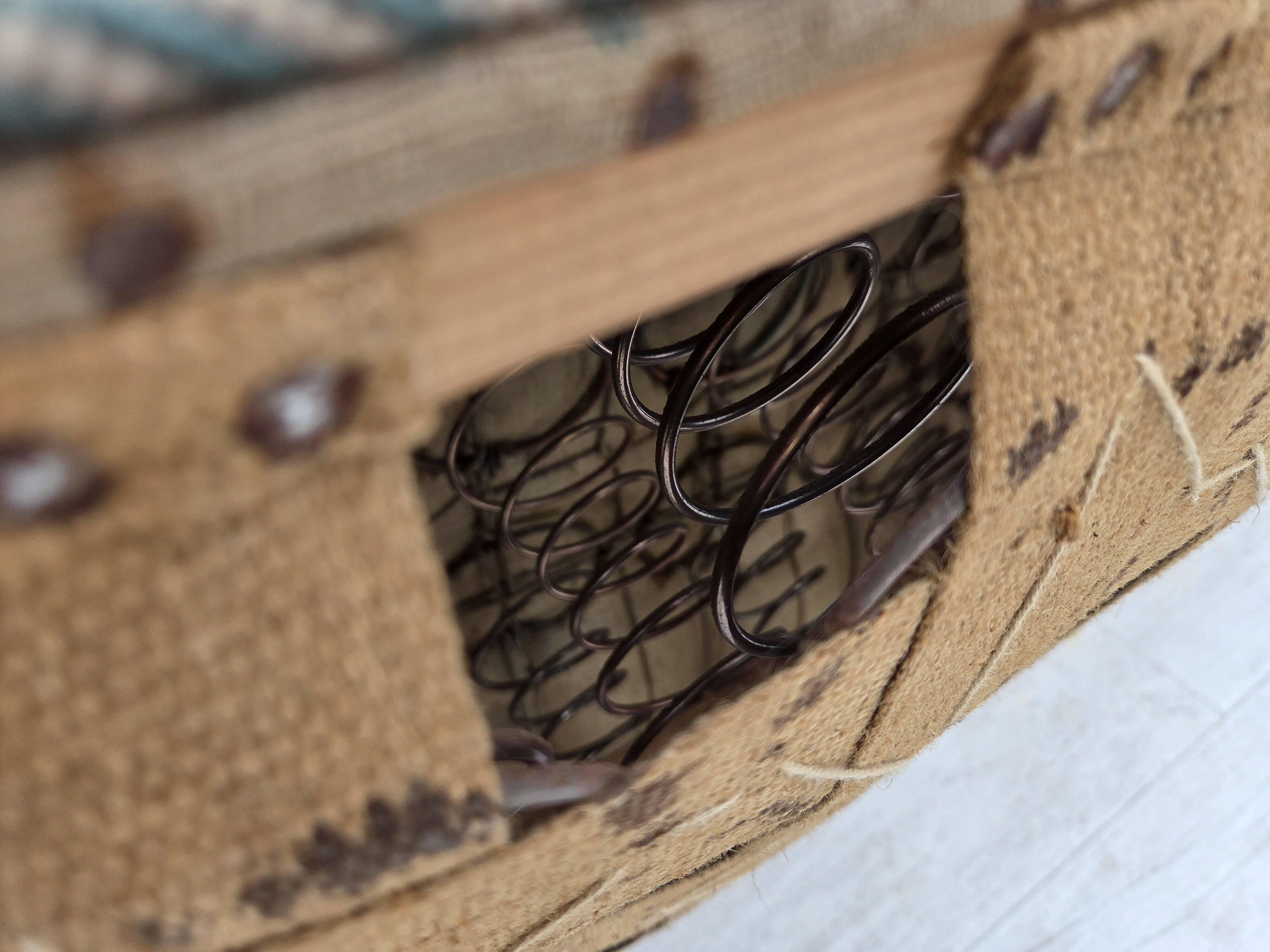 Canapé danois 3 places des années 1950, tissu en laine d'ameublement vert/beige, bois de chêne.