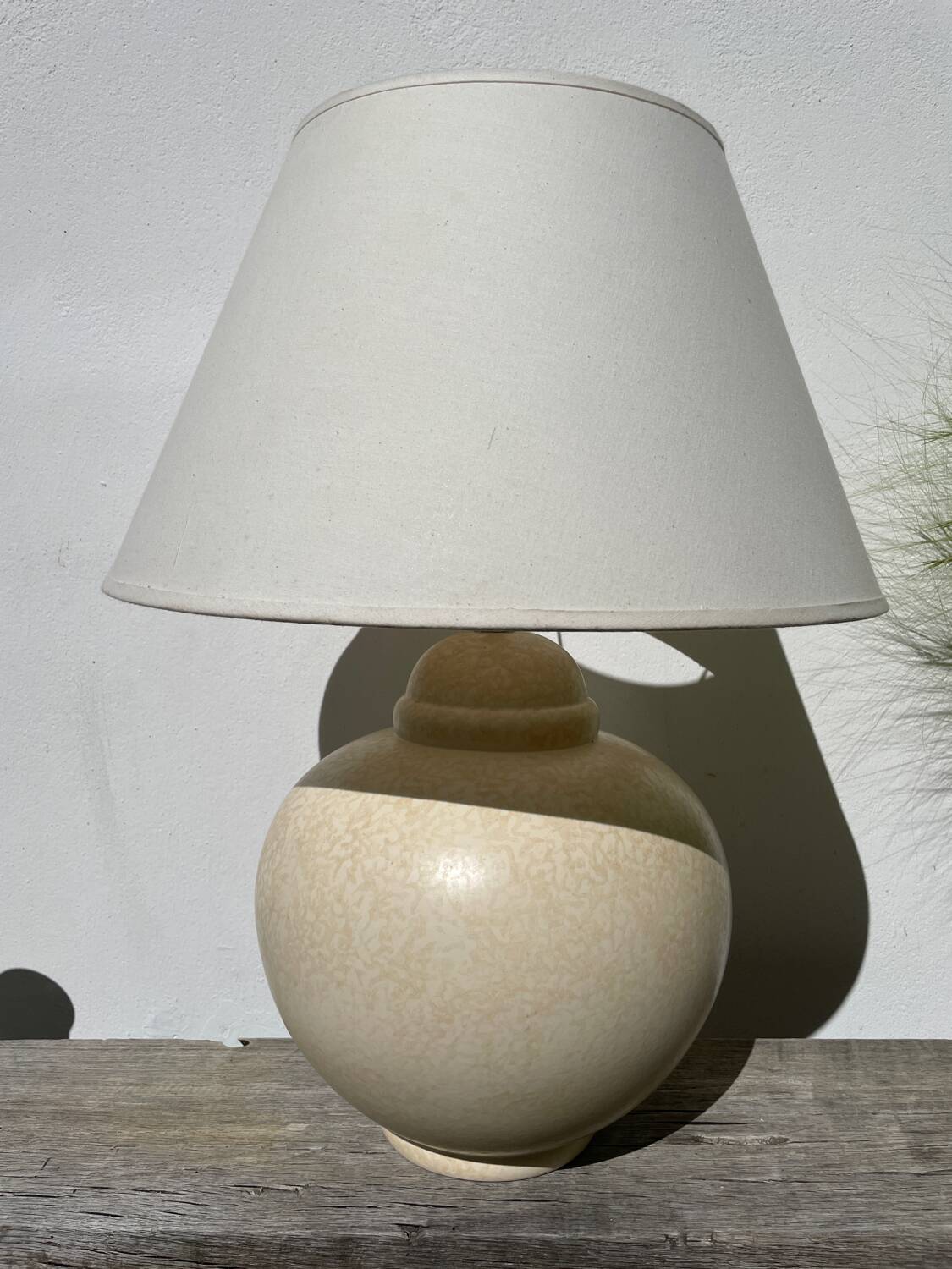 Grande lampe boule en céramique beige Kostka 1960 / 1970