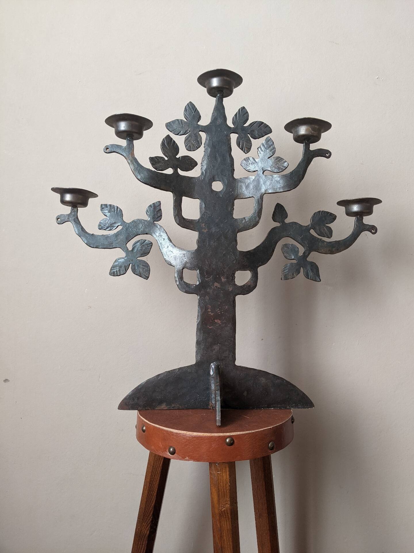 Chandelier artisanal en fer forgé Bertil Vallien