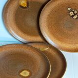 Quatre assiettes de potier en grès émaillé vintages